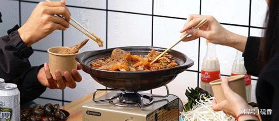 烊的宵夜店！生意怎么样？pg电子试玩春节都不打(图5)