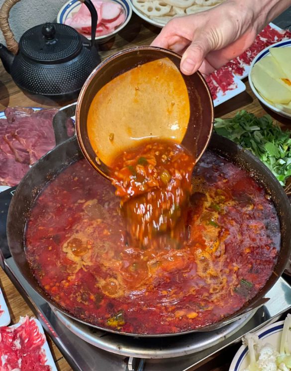 荣登2025成都“熊猫美食推荐榜”pg模拟器试玩喜报！饭牛霸渣渣牛肉(图5)
