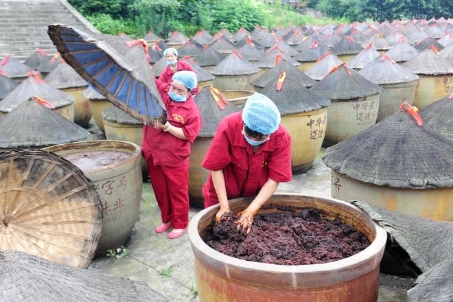 百年匠心酿岁月 薪火相传谱新篇pg电子免费模拟器江津酿造:(图9) 百年匠心酿岁月 薪火相传谱新篇pg电子免费模拟器江津酿造:(图9)