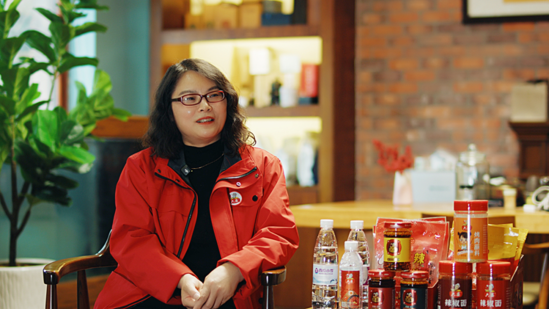 8亿袋一包辣椒面如何成为万能蘸料pg电子平台六婆：一年销量超过(图5)