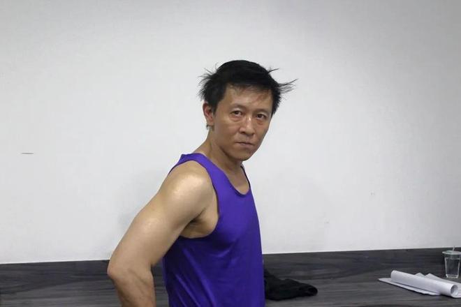 中死亡多日无人察觉已发臭王菲前经纪人悼念pg电子模拟器免费试玩台湾男星陈光前家(图3)